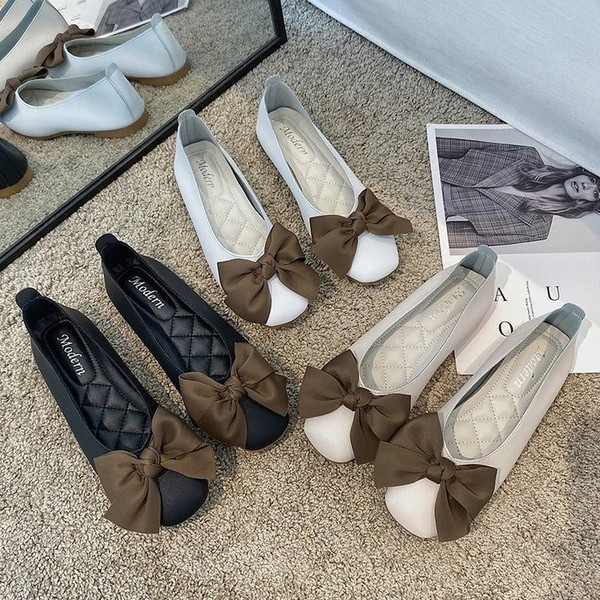 Női alkalmi cipő szalaggal