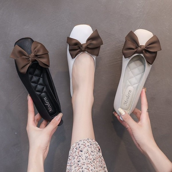 Női alkalmi cipő szalaggal