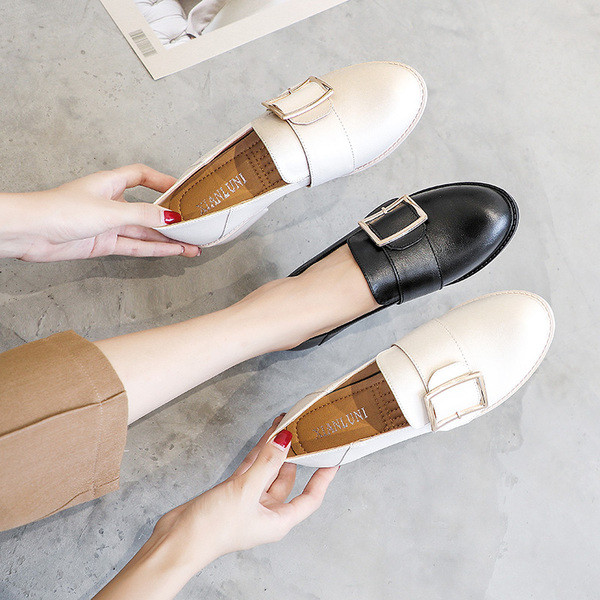 Metallist kaunistusega vabaaja naiste nahast kingad