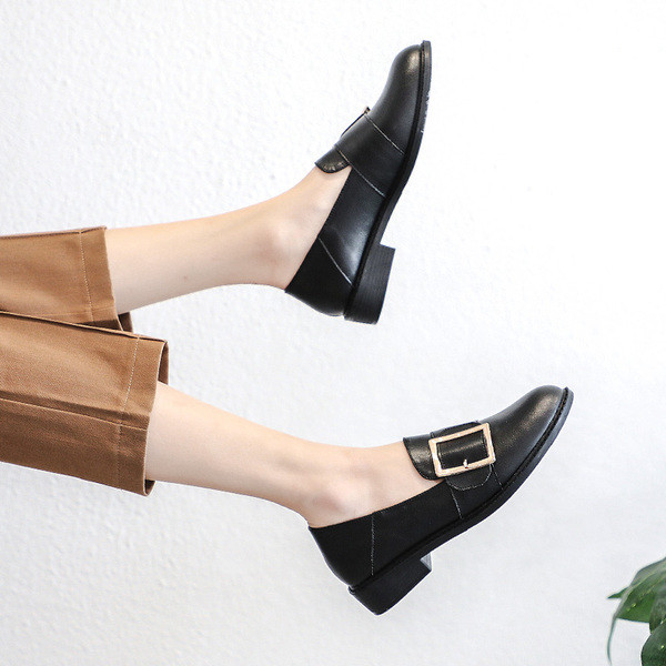 Metallist kaunistusega vabaaja naiste nahast kingad