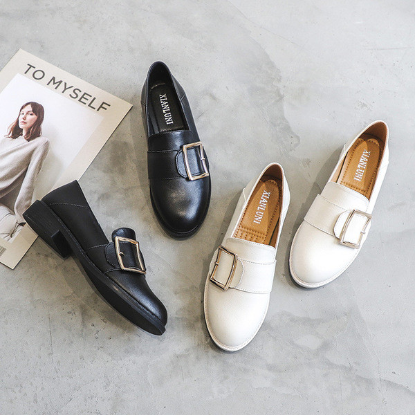 Metallist kaunistusega vabaaja naiste nahast kingad