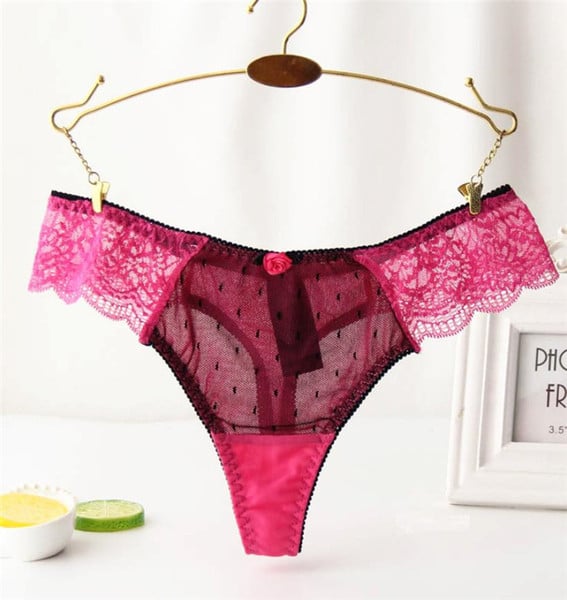 Női bikini csipkével