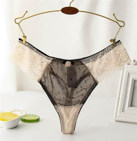 Női bikini csipkével