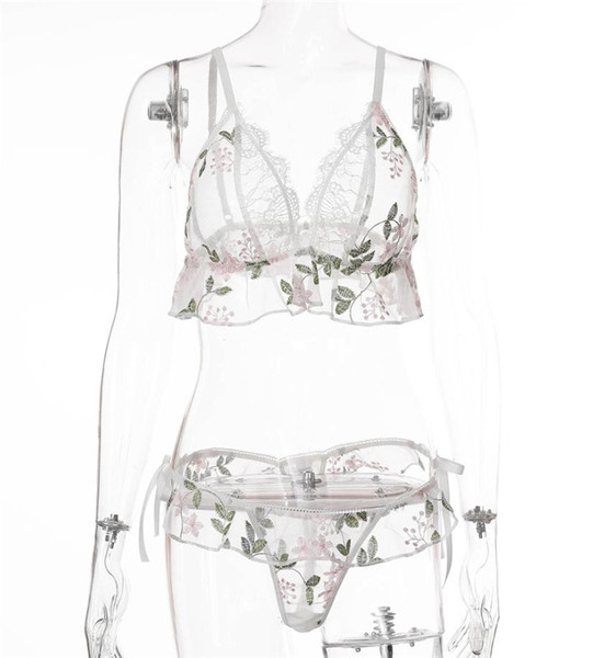 Kétrészes női fehérnemű szett csipkével és virágmotívumokkal