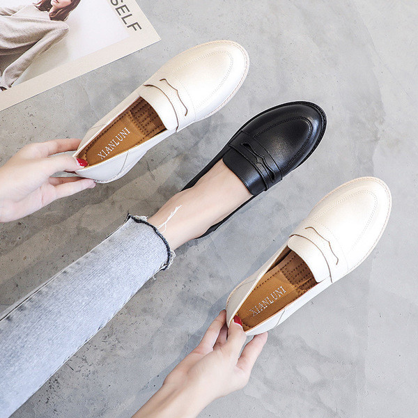 Mitmes värvitoonis ökonahast naiste vabaajajalatsid