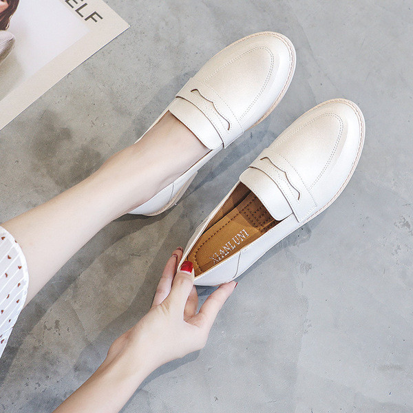 Mitmes värvitoonis ökonahast naiste vabaajajalatsid