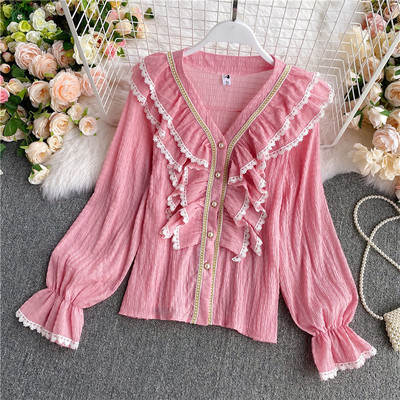 Naiste spits kaelusega särk ja pitsiga lokid