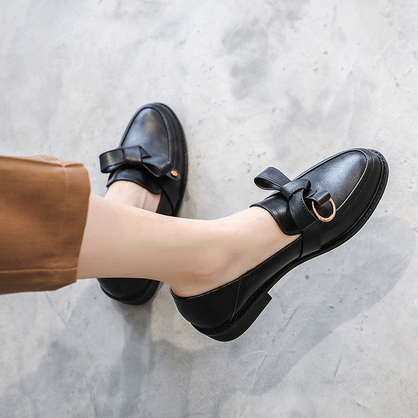 Naiste vabaajajalatsite uus mudel kahes värvitoonis paelaga