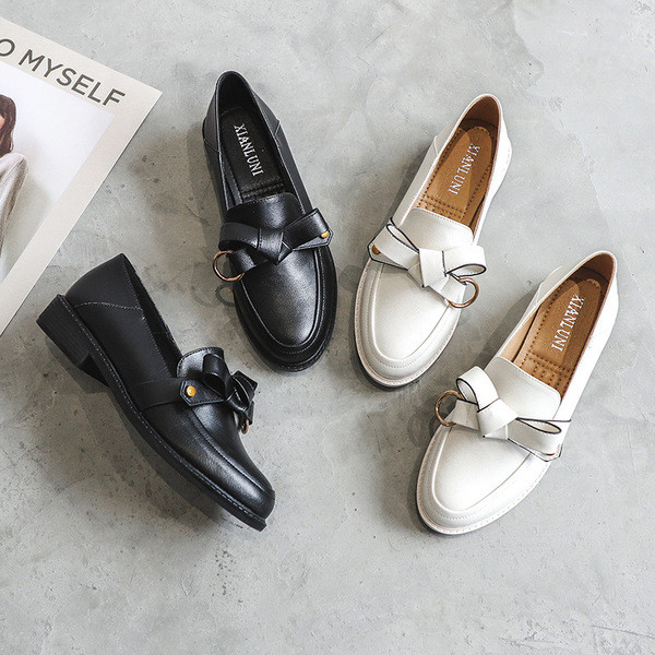 Naiste vabaajajalatsite uus mudel kahes värvitoonis paelaga