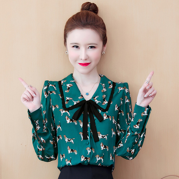 Új modell női ing spitz nyakkivágással és rátéttel