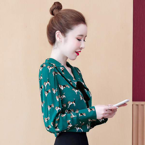 Új modell női ing spitz nyakkivágással és rátéttel