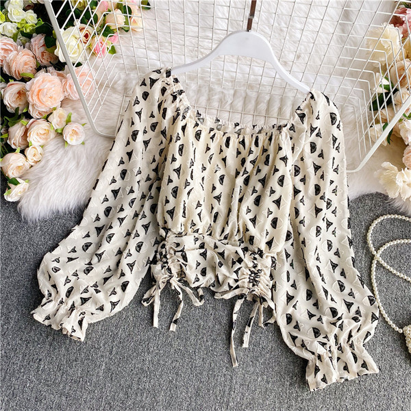 Ženska košulja četvrtastog dekoltea s vezama