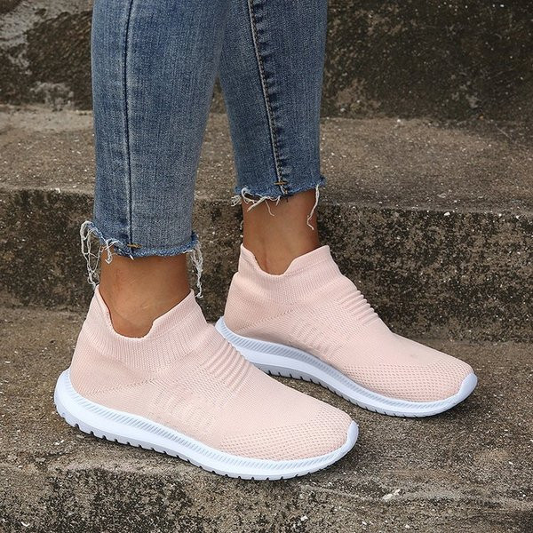 Őszi tornacipők új modellje textil típusú zokniból