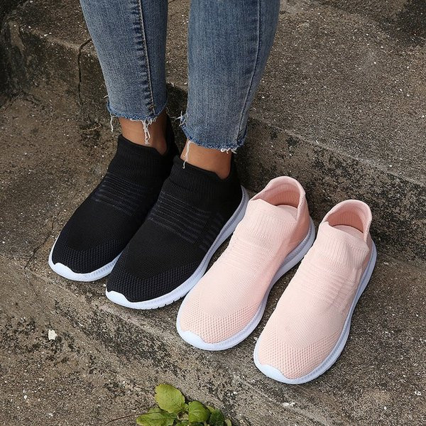 Őszi tornacipők új modellje textil típusú zokniból