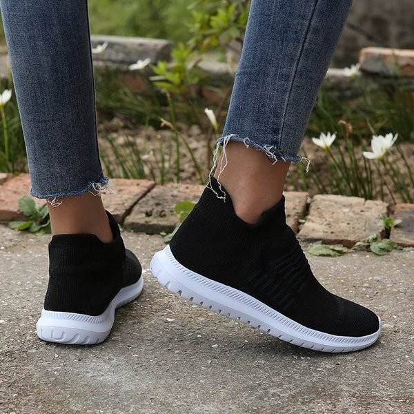 Őszi tornacipők új modellje textil típusú zokniból