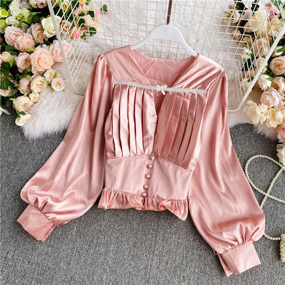 Elegantna ženska košulja i V-izrez s gumbima