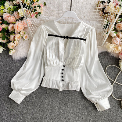 Elegantna ženska košulja i V-izrez s gumbima