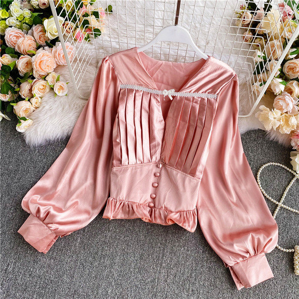 Elegantna ženska košulja i V-izrez s gumbima