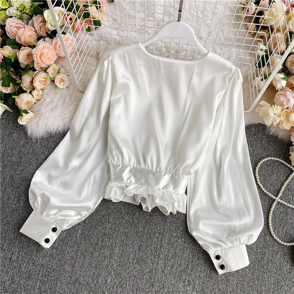 Elegantna ženska košulja i V-izrez s gumbima