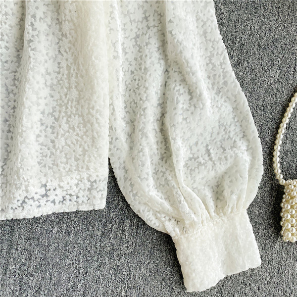 Női csipke ing ovális nyakkivágással és hosszú ujjal