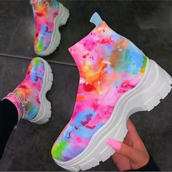 Kõrge mudeliga sokikangast tossud