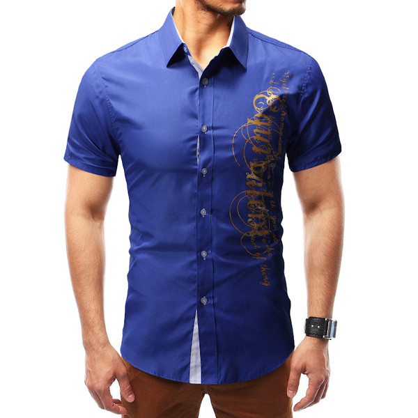 Praegune lühikeste varrukate ja aplikatsiooniga meeste särk