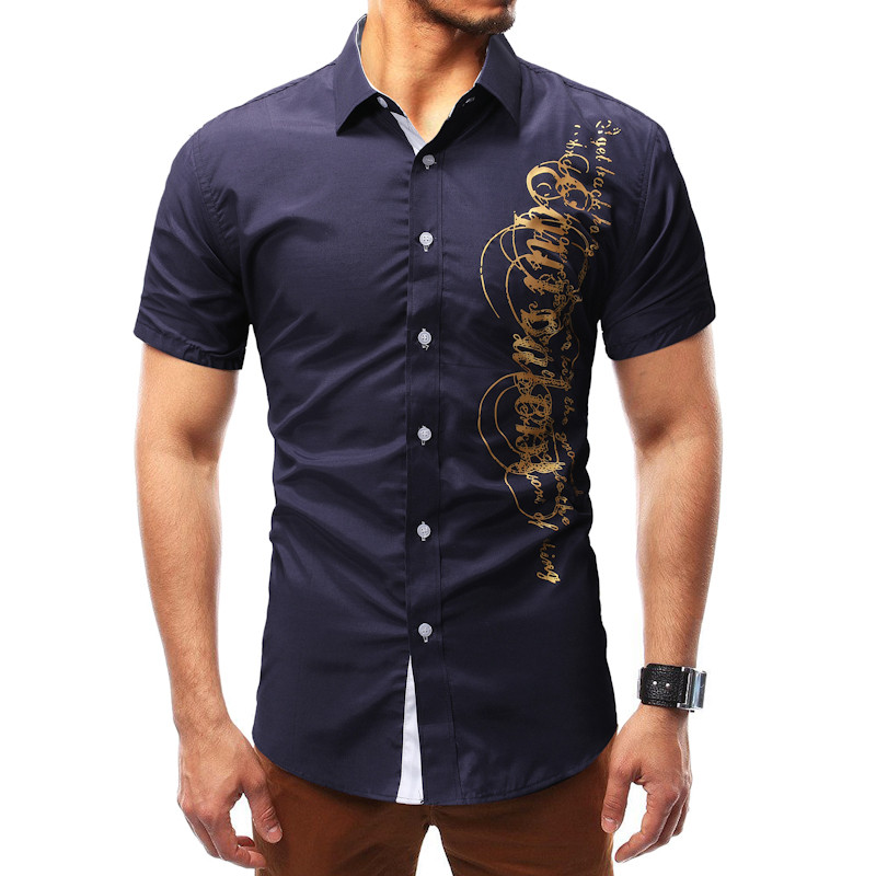 Praegune lühikeste varrukate ja aplikatsiooniga meeste särk