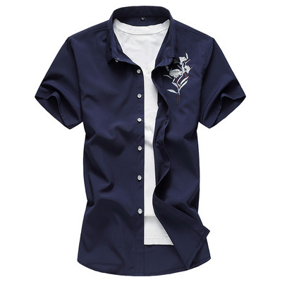 Kaasaegne meeste särgi mudel tikanditega