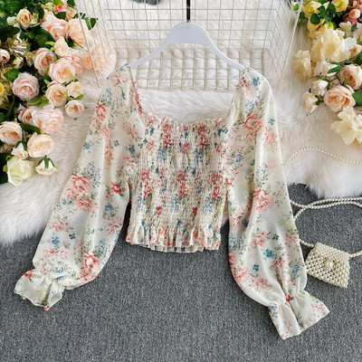 Virágmintás női ing négyzet alakú nyakkivágással