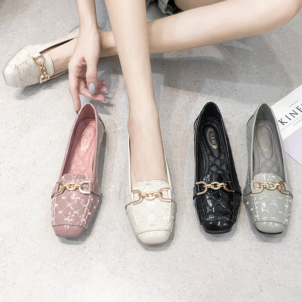 Mitmes värvitoonis metallelemendiga vabaaja naiste nahast kingad