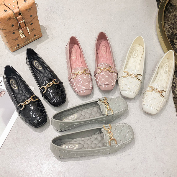 Mitmes värvitoonis metallelemendiga vabaaja naiste nahast kingad