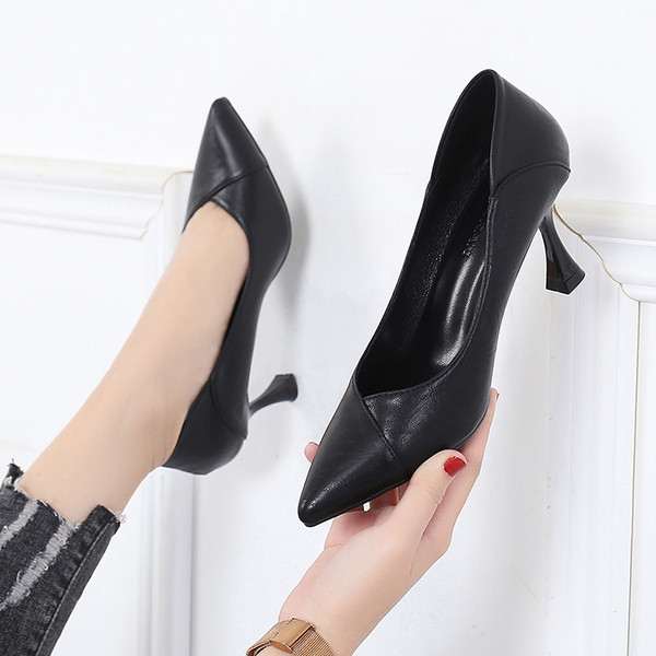 Γυναικεία έκο δερμάτινα υποδήματα - μυτερά μοντέλα με ψηλά τακούνια