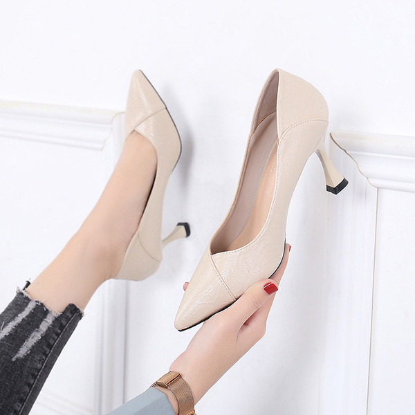 Γυναικεία έκο δερμάτινα υποδήματα - μυτερά μοντέλα με ψηλά τακούνια