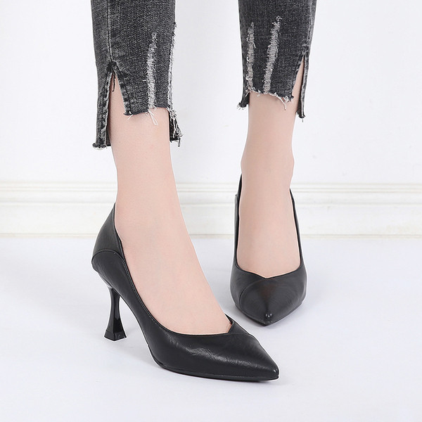 Γυναικεία έκο δερμάτινα υποδήματα - μυτερά μοντέλα με ψηλά τακούνια