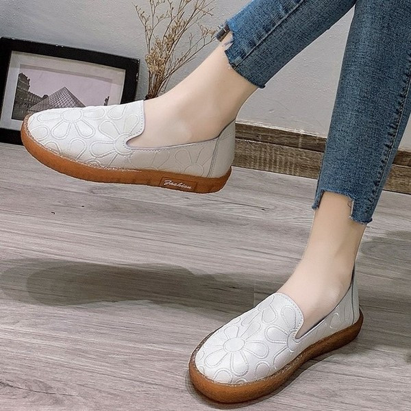 Jauns sieviešu ikdienas apavu modelis