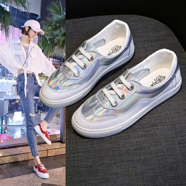 Alkalmi bőr tornacipő lapos talppal