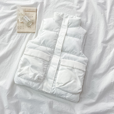 Női mellény ovális gallérral és zsebekkel