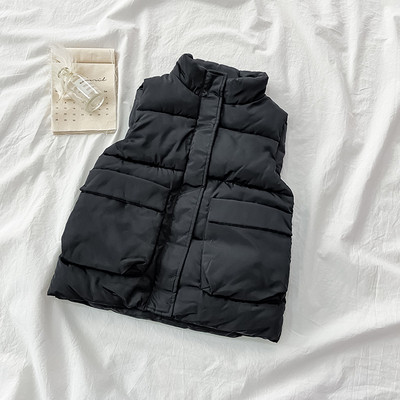 Női mellény ovális gallérral és zsebekkel