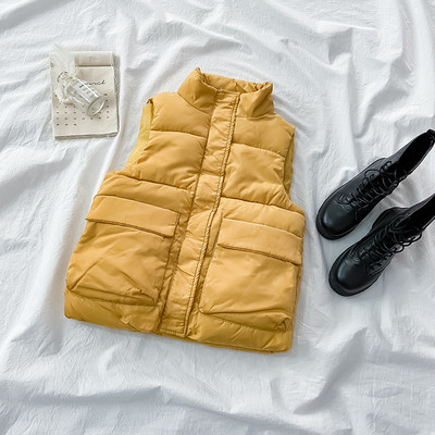 Női mellény ovális gallérral és zsebekkel