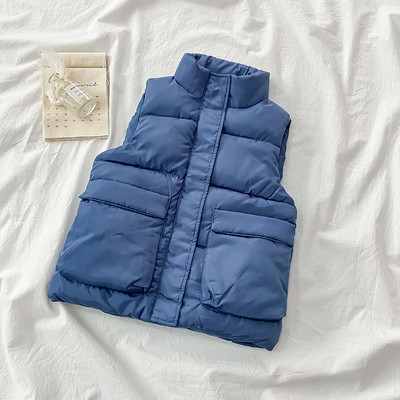 Női mellény ovális gallérral és zsebekkel