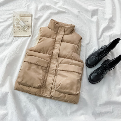 Női mellény ovális gallérral és zsebekkel