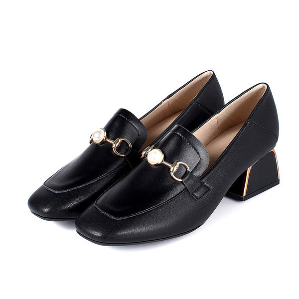 Alkalmi cipő gyöngyökkel és alacsony vastag sarkú