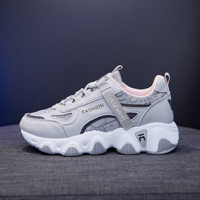 Új tornacipő modell durva talppal