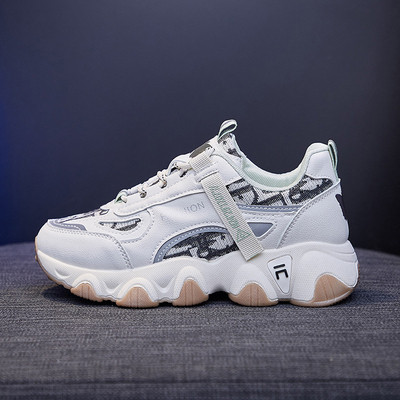 Új tornacipő modell durva talppal