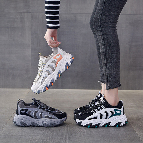 Φθινοπωρινά μοντέρνα αθλητικά παπούτσια για γυναίκες με τραχιά σόλα