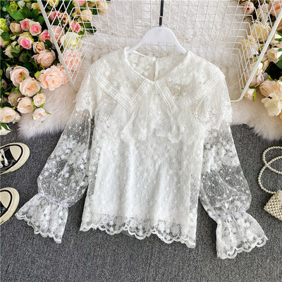 Naiste krae ja lokkidega pitssärk