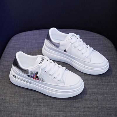 Νέο μοντέλο αθλητικά παπούτσια με κέντημα και πλατφόρμα