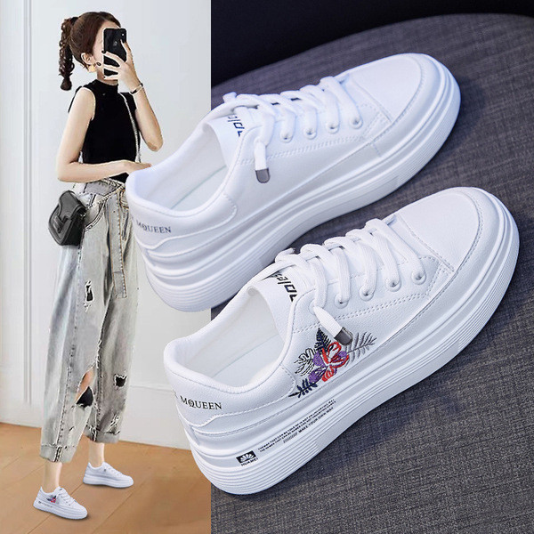 Νέο μοντέλο αθλητικά παπούτσια με κέντημα και πλατφόρμα