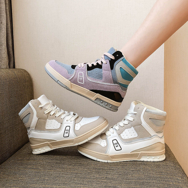 Női magas tornacipő fűzővel és lapos talppal