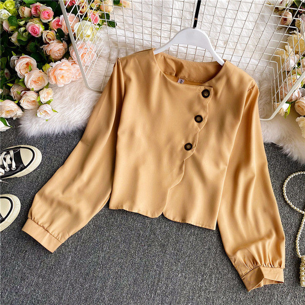 Naiste ümara kaeluse ja nööpidega särk